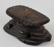 cca 1900-1920 Elefántcsont Buddha szobor, fa talapzaton, alján régi aukciós címkével, teljes m: 7 cm...