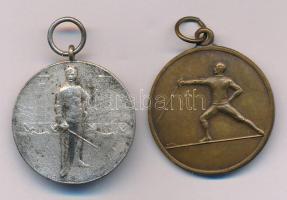 1939. "IX. Szent István F. K. házi verseny 1939 III." kétoldalas bronz kardvívó díjérem füllel, "Ludvig BP" gyártói jelzéssel. Szign.: "V. T. L." (34,5mm) + DN Vívó ezüstözött fém díjérem, gravírozás nélkül, füllel (33mm) T:AU,XF, patina