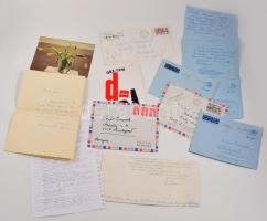 Levelek Vezér Erzsébet (1915-2003) irodalomtörténészhez. Megyery Sári író, költő/ színésznőként Sacy von Blondel/ Gyömröi Edit író, költő aki egy ideig József Attila pszichoanalitikusa volt. Kapcsolatuk többek között a "Nagyon fáj" c. verset ihlette. Kapcsolatukról a"Reménytelenül" című film készült.3 levél. Hatvany Bertalan író, mecénás a Szép szó alapító tagja, Falu Tamás költő, Sárközi Mátyás író, műfordító, kritikus, Kabos Ilonka zongoraművész, Kassák Klára, Györgyei Klára író, műfordító. /össz 10 levél/