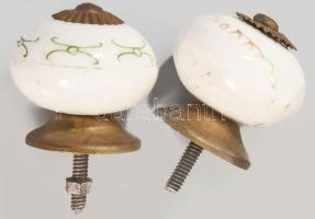 2 darab régebbi porcelán díszgomb, d: 4,5 cm