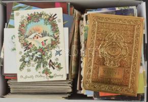 Kb. 700 db MODERN üdvözlőlap vegyesen egy dobozban: ünnepek, virágok, művészet, reklám, stb. / Cca. 700 MODERN greeting cards mixed in a box: holidays, flowers, art, advertisements, etc.