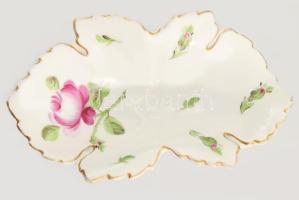 Herendi bécsirózsás levél alakú tálka, jelzett, aranyozáson kis kopással, 14x8,5 cm