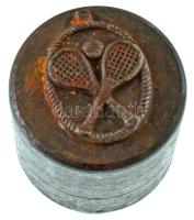 DN "Tenisz" jelvény vésett (pozitív) verőtő, készült a jelvény kibocsátásának idején a Pénzverőben (~22x27mm)