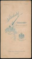1902 Elegáns pár portréja, a képen aláírásaikkal, kabinetfotó Strelisky budapesti műterméből, 20,5x1...
