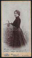 1902 Fiatal hölgy (Végh Sándorné) dedikált portréja, kabinetfotó Mertens és Társa budapesti műterméből, 21x11,5 cm