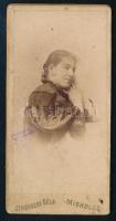 cca 1890 Hölgy portréja (a hátoldali felirat szerint Nagy Ilus színésznő), mignon fotó Zitkovszky Béla (1867-1930) miskolci műterméből, 8x4 cm (Ritka!)