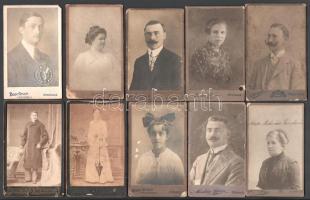 10 db vizitkártya miskolci műtermekből (Zureich Károly, Büdy Gyula, Barna Hugó, Ábrahám István), változó állapotban, közte sérült