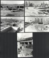 1988 Budapest, Újpest állomás felszíni munkálatai, 13 db vintage ezüstzselatinos fotó, datált, jelze...