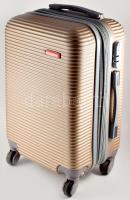 Bézs színű gurulós kisbőrönd, cca 50x34x23 cm