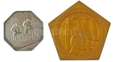 1949. "VIT Diákolimpia 1949 / Egységbe Ifjúság! Előre a tartós békéért!" kétoldalas, aranyozott Al emlékplakett (54x57mm) + DN "MAK 930" kétoldalas, ezüstözött bronz kerékpározó díjérem (37x37mm) T:XF, aranyozás kopás