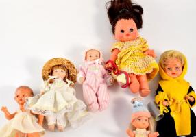 6 darab klf kisméretű játékbaba + kellékek