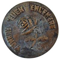 1977. "Munkás évek emlékére" egyoldalas bronz emlékérem, gravírozással (88mm) T:XF, patina