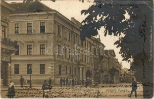 1904 Kassa, Kosice; Törvényszéki palota, Jakab üzlete. Varga Bertalan kiadása / court, shops. photo (EB)