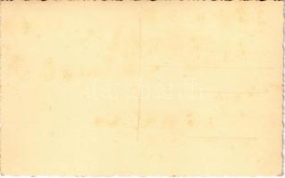 Szüretelő munkások valahol Magyarországon / Grape harvest workers somewhere in Hungary. photo