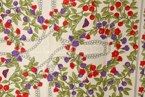 Francia piros szélű kendő, 80x86 cm