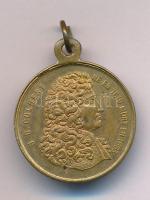 Franciaország 1800 k. "J. B. Colbert - né en 1619 mort en 1683 / Creation de la Manufacture Royale des Gobelins en 1667 (J. B. Colbert - született 1619-ben, meghalt 1683-ban / A Manufacture Royale des Gobelins megalapítása 1667-ben)" kétoldalas bronz emlékérem füllel. A Gobelins Manufaktúra ma is működő kárpitgyár, a Francia Kulturális Minisztérium része. (23mm) T:AU patina France cca. 1800 "J. B. Colbert - né en 1619 mort en 1683 / Creation de la Manufacture Royale des Gobelins en 1667 (J. B. Colbert - born in 1619, died in 1683 / Creation of the Manufacture Royale des Gobelins in 1667)" double-sided bronze commemorative medal with ear. The Gobelins Manufactory is a still operating tapestry factory, part of the French Ministry of Culture. (23mm) C:AU patina