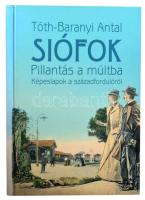 Tóth-Baranyi Antal: Siófok. Pillantás a múltba. Képeslapok a századfordulóról. Siófok, 2001. 622/2000. számozott példány. 122p. Kiadói kartonált kötés, jó állapotban.