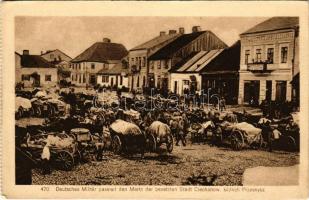 Ciechanów, Deutsches Militär passiert den Markt der besetzten Stadt Ciechanow, südlich Przasnysz / WWI German military, soldiers passing through the market in occupied Ciechanów (EK)