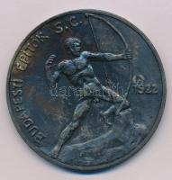 Kisfaludy Stróbl Zsigmond (1884-1975) 1922. "Budapesti Építők S.C." egyoldalas bronz emlékérem (60mm) T:XF, patina