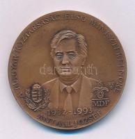 Bozó Gyula (1913-2004) 1993. "Antall József A Magyar Köztársaság Első Miniszterelnöke 1932-1993" bronz kétoldalas emlékérem kapszulában (42,5mm) T:AU