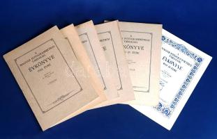 A Magyar Fotogrammetriai Társaság Évkönyve az 1932., 1933., 1934., 1935., 1936-37., 1938-39. évre. Összeállította: Rédey István és Csiszár Sándor. (II-IX. évfolyam) [Hat füzetben]. Budapest, 1932-1939. Magyar Királyi Állami Térképészet - Magyar Királyi Honvéd Térképészeti Intézet [ny.] [4] + 65 + [3] p.; [4] + 94 + [2] p.; [4] + 71 + [1] p.; [4] + 97 + [3] p.; VI + [2] + 127 + [1] p. + 1 melléklet (kihajtható); IV + 147 + [1] p. Évkönyvsorozatunk a légi felvételek geometriai leképezésére alkalmas térképészeti segédtudomány, a fotogrammetria szakfolyóirata. A geometriai ábrákkal, felvételekkel illusztrált szakperiodikában a tanulmányokon kívül egyesületi hírek, egyesületi névsorok olvashatóak, két lapszámában pedig fotogrammetriai szakszótárt találni. Fűzve, egységes, feliratozott, illetve keretdíszes, feliratozott kiadói borítóban. Jó példány.