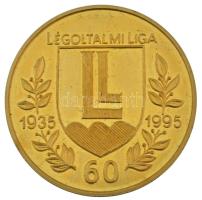 1995. A "Magyar Köztársaság Légoltalmi Ligájának 60. évfordulója" aranyozott tombak emlékérem eredeti dísztokban T:UNC (eredetileg PP)