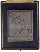 1941. "A Magyar Athletikai Szövetség" fém sportplakett, előlapján "Zádor Tibor úrnak a Vidéki Atlétika érdekében kifejtett eredményes munkásságáért" gravírozással, eredeti dísztokban. Szign.: LJ (76x60mm) T:AU
