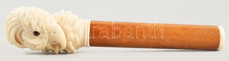 Sétapálca fej. Sólyom fej formájú, faragott elefántcsont, mahagóni. XIX. sz. kis sérüléssel 22 cm