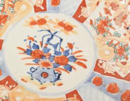 Japán Arita Imari porcelán tál. XIX sz. Kézzel festett, jelzett, kis lepattanással d: 31 cm