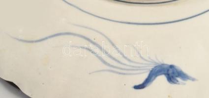 Japán Arita Imari porcelán tál. XIX sz. Kézzel festett, jelzett, kis lepattanással d: 31 cm