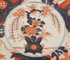 Japán Imari porcelán tál. XIX sz. Kézzel festett, jelzett, kis kopással d: 31 cm