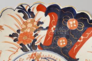 Japán Imari porcelán tál. XIX sz. Kézzel festett, jelzett, kis kopással d: 31 cm