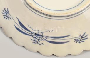 Japán Imari porcelán tál. XIX sz. Kézzel festett, jelzett, kis kopással d: 31 cm