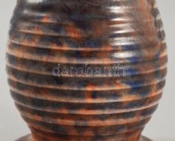 Zsolnay keménycserép váza. Érdekes irizáló mintával. Jelzett, száján minimális pattanás. m: 16,5 cm