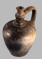 Vizes korsó, Mohács, XIX. sz. második fele - vége. Kavicsolt felületű fekete kerámia, m: 32 cm