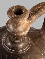 Vizes korsó, Mohács, XIX. sz. második fele - vége. Kavicsolt felületű fekete kerámia, m: 32 cm