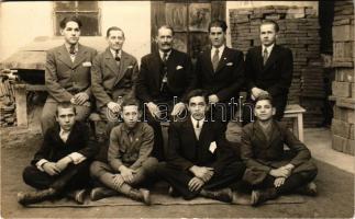 1931 Kolozsvár, Cluj; tanárok és diákok (?) csoportkép. A. Hoffmann felvétele / teachers and pupils (?). photo (EK)