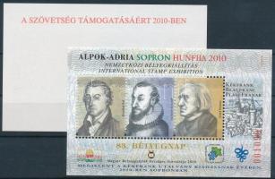2010 HUNFILA - Alpok Adria Sopron fogazott emlékív pár, azonos piros sorszámmal, hátoldalán "MEGJELENT A 83. BÉLYEGNAPRA" felirat + vágott emlékív hátoldalán "A SZÖVETSÉG TÁMOGATÁSÁÉRT 2010-BEN"