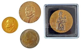 Vegyes, 4db-os II. János Pál pápa / vallási / pápai emlékérem, közte DN "Svb Crvcis Vexillo Romano Pontifici Servire / Regina Soc Jesv" kétoldalas, aranyozott, ezüstözött fém emlékérem műanyag tokban (40mm) T:AU,XF, patina Mixed, 4pcs Pope John Paul II / religion commemorative medallion, including ND "Svb Crvcis Vexillo Romano Pontifici Servire / Regina Soc Jesv" two-sided, gilded, silver-plated metal commemorative medallion in plastic case (40mm) C:AU,XF, patina
