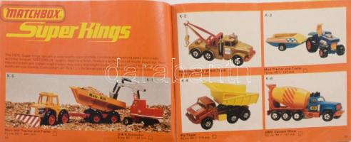 Matchbox 1075 játékkatalógus, gyűrődésekkel, angol és német nyelven