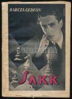 Barcza Gedeon: A sakk. Somody-könyvek. Bp., [1944], Somody Pál, 144 p. A borító Mester Sándor munkája. Kiadói papírkötés, kissé sérült, részben szétváló fűzéssel, kissé foltos, sérült kiadói papír védőborítóban.