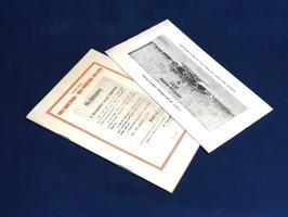 Tihanyi Ernő:  Váci mártírok, váci hóhérok 1919-ben. Vác, 1963. (Szerző - Pest megyei Nyomda). 31 + [1] p. + 8 t. (kétoldalas). Egyetlen kiadás. Tihanyi Ernő (1897-1967) vasmunkás, mozgalmár, közoktatásügyi népbiztos, elítélt, író, költő, újságíró, 1945-öt követően váci lakos, váci múzeumigazgató és néhány művet közzé tevő váci helytörténész. Összesen 2000 példányban megjelent munkája a Tanácsköztársaság bukását követő megtorlás eseményeit elemzi, szenvedélyesen elítélő hangnemben. Táblaanyagán a mártírként méltatott váci vörös katonák és tisztviselők arcképcsarnoka. Kötetünk a Váci Vak Bottyán Múzeum "Váci mártírok, 1919-1944" című időszakos tárlatához kapcsolódik (1963. október 1. - 1963. október 23.), melynek egyleveles brosúráját az egykori tulajdonos elhelyezte füzetünkben. Fűzve, illusztrált kiadói borítóban. Jó példány.