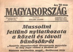 [Folyóirat] A "Magyarország" politikai napilap lapszáma Dolfuss osztrák kancellár meggyilkolása alkalmából. Szerkeszti: Zilahy Lajos. XLI. évfolyam, 168. szám. (1934. június 27.) Budapest, 1934. Athenaeum ny. rt. 15 + [1] p. Folio. Lapszámunk vezércikke elítélő hangon számol be a Dolfuss osztrák kancellár meggyilkolásával kezdődő bécsi nemzetiszocialista puccskísérletről. Engelbert Dollfuss osztrák kancellár 1933 tavaszától tekintélyelvű állam kiépítését kezdte meg, radikálisan korlátozta a sajtószabadságot, és markánsan fellépett a szabadcsapatokat működtető osztrák szociáldemokraták és nemzetiszocialisták ellen. Dolfuss kancellár olasz mintára tekintélyelvű, korporatív, hivatásrendi államot kívánt bevezetni, amely egyszerre őrzi Ausztria katolikus és birodalmi gyökereit, és egyszerre iktatja ki a társadalmi békét szétfeszítő osztályharc minden formáját. Ennek jegyében a radikális cenzúra mellett kitoloncolta országából a nemzetiszocialista agitátorokat, sőt az osztrák náci pártot is betiltotta. Az 1934. július 25-én kitört bécsi puccs során a betiltott nemzetiszocialista párt keretlegényei meggyilkolták az elnököt, országszerte felkelést próbáltak kirobbantani, az osztrák főhatalom azonban helyén maradt. Lapszámunk közli a Dolfuss legfőbb ideológiai szövetségesének számító Mussolini gyászközleményét, és a magyar adminisztráció nevében is tiltakozik a barbár merénylet, nem különben a hátterében húzódó nemzetiszocialista hatalomátvételi kísérlet ellen. A lap további híreiben a puccskísérlet résztvevői ellen folytatott nyomozás részletei. Fűzve, hajtogatva, a hajtás mentén apró szakadásnyomokkal. Jó példány.