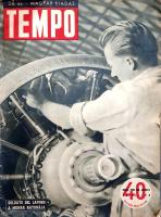 [Folyóirat] Tempo. Magyar kiadás. II. évfolyam, 34. szám. [Olasz-magyar nyelvű, illusztrált háborús folyóirat.] (1943. július 8.) [Milano], (1943. Editrice Mondadori - Officine Grafiche Mondadori, Verona). Folio. 31 + [1] p. A nagy múltú, olasz Mondadori Kiadó képes heti magazinja a második világháború idején az Olaszországgal szövetséges államokban is megjelent: az olasz eredeti mellett létezett spanyol, francia, német, magyar, horvát, albán, görög és román kiadása is. A háborús propagandacélokat szolgáló kétnyelvű lap nem egyedülálló jelenség a világháborús időszakban: német lapmegfelelőitől eltérően azonban a Tempo a háborús tartalmon kívül erős kulturális tartalmat is közvetít, továbbá törekszik a kulturális kapcsolatok ápolására is. Szövegközti felvételekkel gazdagon illusztrált lapszámunk a tengelyhatalmak haditechnikájának méltatása mellett békebeli riportokat is közöl: a maremmai gyapjútermelés ismertetése mellett Róma képzőművészeti emlékeiből is kapunk ízelítőt, a rádióhallgatás módjaitól is szerepel cikk, a Budapest fürdővárosi jellegét méltató riportban pedig az aktuális női fürdőruha divatról is tájékozódhatunk. A Római Magyar Akadémia festőművészeinek itáliai témájú festményeiből egy csokorra valót tesz közzé a következő rövidebb cikk, a filmrovat a Bohémélet címen rendezett olasz filmet mutatja be, lapszámunk végül egészségtudományi rovattal zárul. A hátsó borító belső oldalán olasz nyelvlecke. Mindent összevéve folyóiratunk háborús időben háborús témákat is pedzeget, ám fő üzenete elsősorban kulturális jellegű. Ennek ellenére periodikánk rákerült az Ideiglenes Nemzeti Kormány által 1945-ben betiltott művek jegyzékére. Fűzve, kétszínnyomású, illusztrált, enyhén sérült kiadói borítóban. Jó példány.