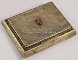 cca 1930-1940 A Vitézi Rend jelvényével díszített ezüstözött alpakka cigarettatartó doboz, jelzett: "P.V.ALPAKA", fa betéttel, 13,5x10,5x3,5 cm