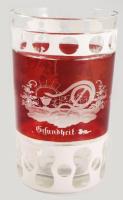 Biedermeier emlékpohár. XIX. sz. Überfangos, bíborpácolt, rajta a Szerencse, Egészség, Béke feliratok németül és a fogalmak allegóriái vésve. kopással, m: 14 cm ///    Biedermeier commemorative glass. 19th century, cased, ruby-stained, engraved with the German inscriptions Glück, Gesundheit, Frieden (Luck, Health, Peace) and allegorical motifs. With wear, height: 14 cm.