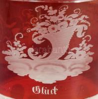 Biedermeier emlékpohár. XIX. sz. Überfangos, bíborpácolt, rajta a Szerencse, Egészség, Béke felirato...