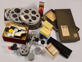 ca 1938-1960 A Kismarty-Lechner család családi filmhagyatéka. Több tekercs 18 mm-es film családi eseményekről, nyaralásokról, Kismarty-Lechner Loránd (1883-1963) házassági évfodulójáról, stb. 7 db filmtekercs, valamin hozzá néhány fotó film tekercs, ezen kívül még sok utazások váaásolt vagy készített film és dia az 1960-as évekből