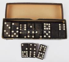 Domino, fa, kopásnyomokkal