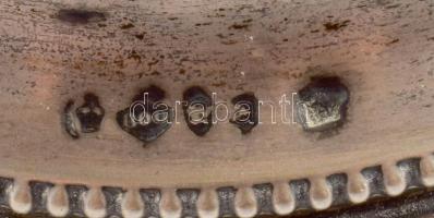 Ezüst (Ag) kínáló, nemesi címer rajzzal. Jelzett, üveg betét nélkül. 261g